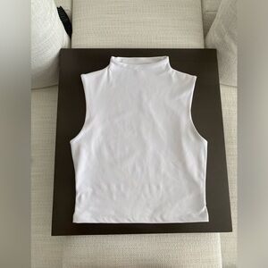 Body Contour High Compression
Mock Neck Cropped Tank